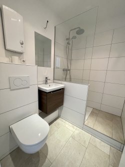 Bad mit begehbarer Dusche Bad mit begehbarer Dusche